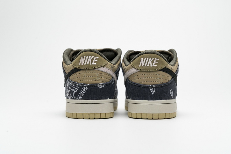 350 Travis Scott x Nike SB Dunk Low - view 6