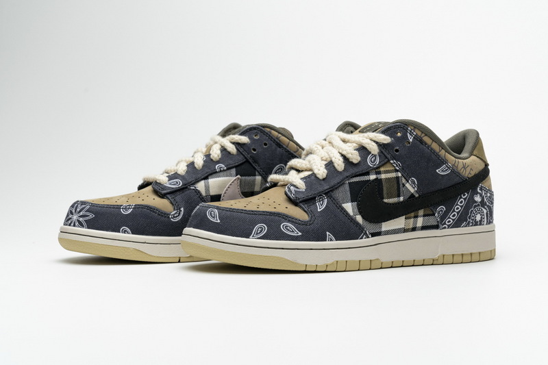350 Travis Scott x Nike SB Dunk Low - view 4