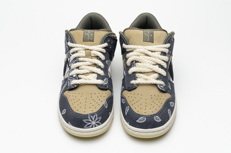350 Travis Scott x Nike SB Dunk Low - view 3