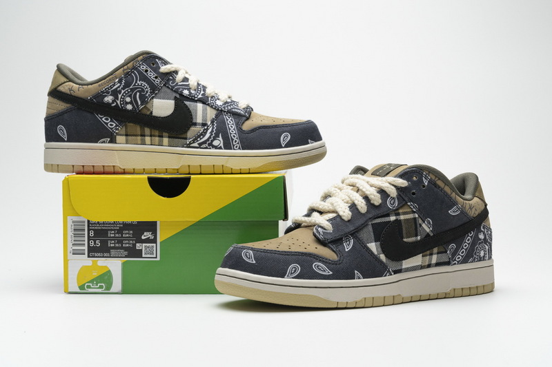 350 Travis Scott x Nike SB Dunk Low - view 1