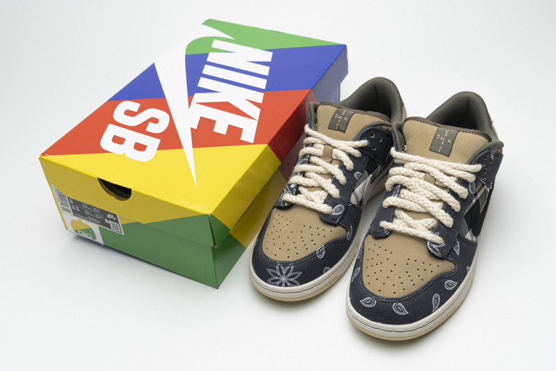 350 Travis Scott x Nike SB Dunk Low - view 2