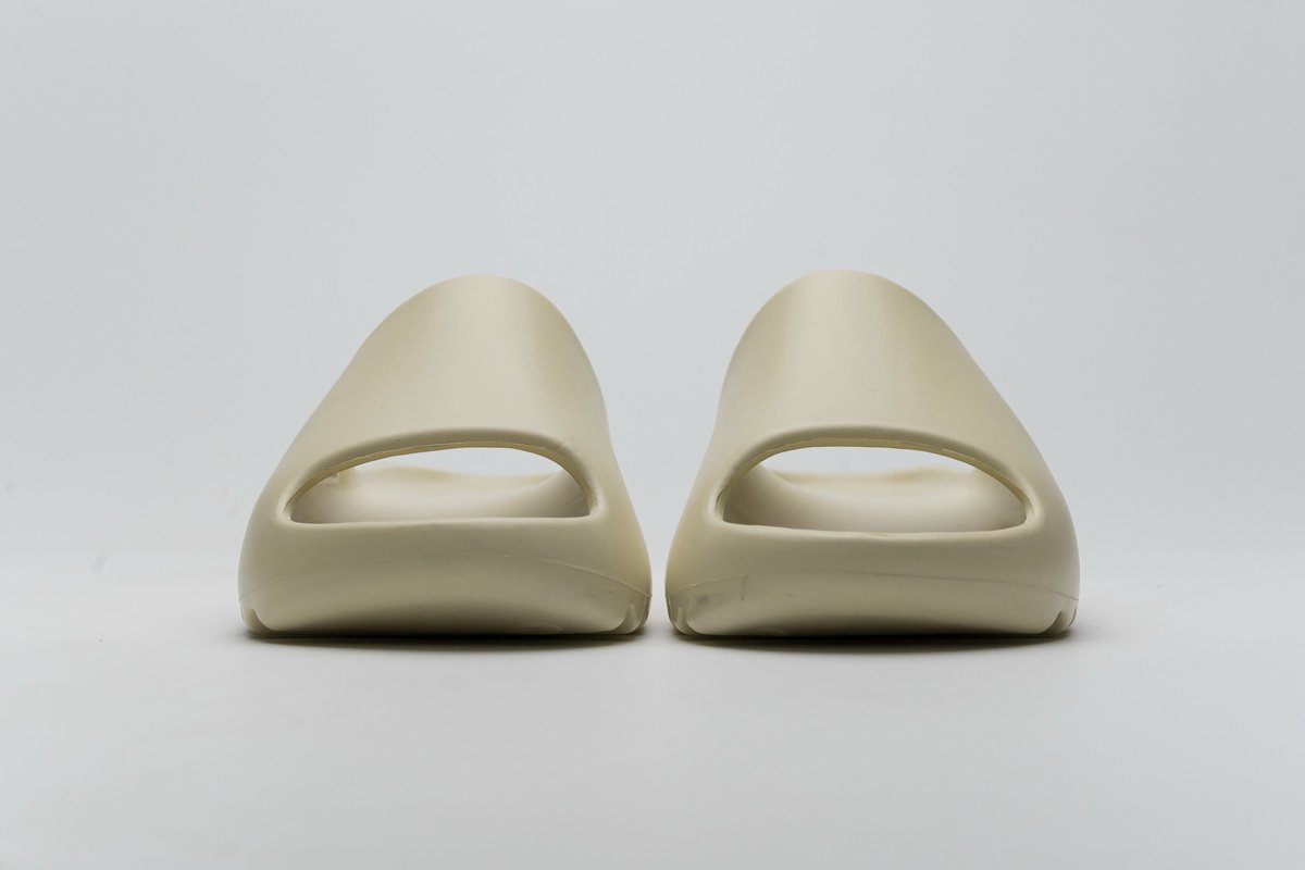 coco-FW6345 adidas Yeezy Slide “BONE” - view 3